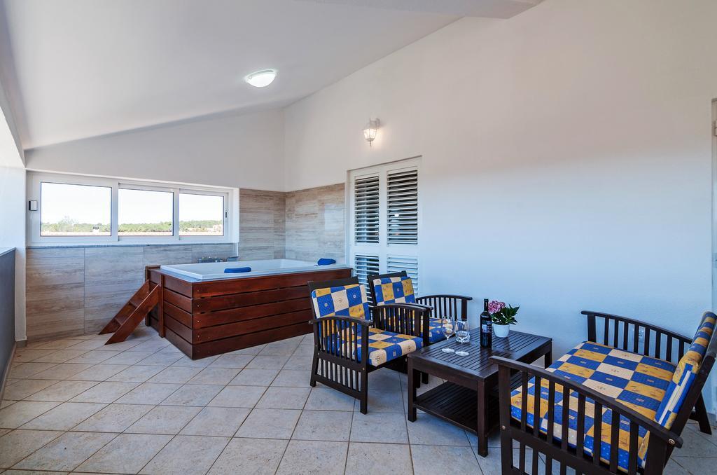 Sukošan Apartment Tony With Private Pool מראה חיצוני תמונה